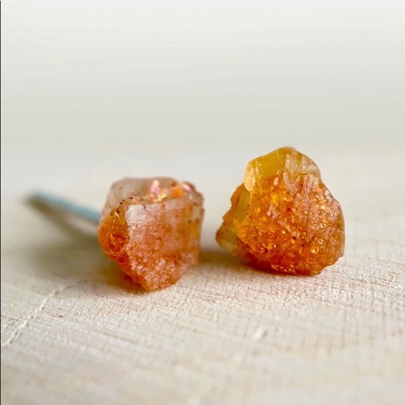 🆕 New Raw Sunstone Crystal Stud Gemstone Earrings - Picture 2 of 2